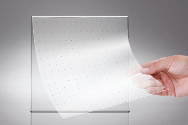 Película transparente para pantallas LED